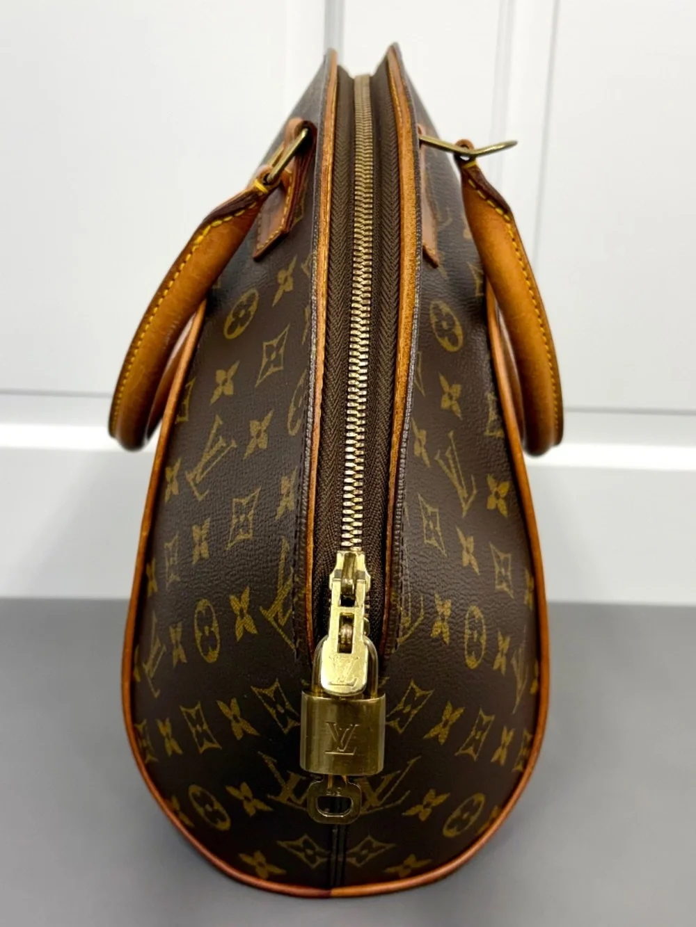 Vintage Louis Vuitton Ellipse MM Satchel Handbag Monogram Canvas